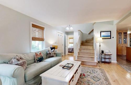 Wellfleet House | Sea Pine Palace
