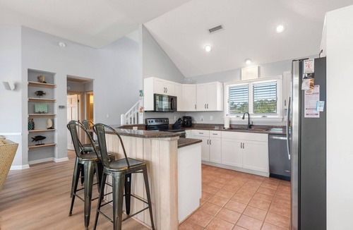 Monteray Shores House | Sea Pride: Pool | Hot Tub | TIki Bar | Volleyball