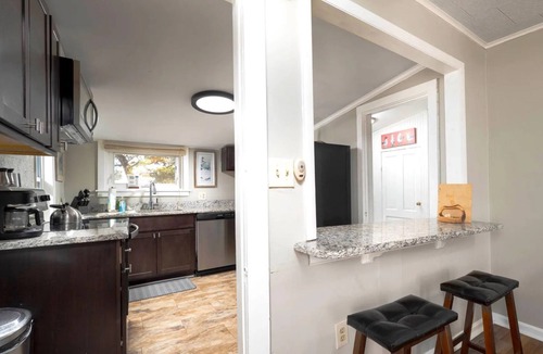 Broadkill Beach House | "Sea Shanty" Charming 3-bedroom cottage in Broadkill Beach, WiFi, Steps to Beach