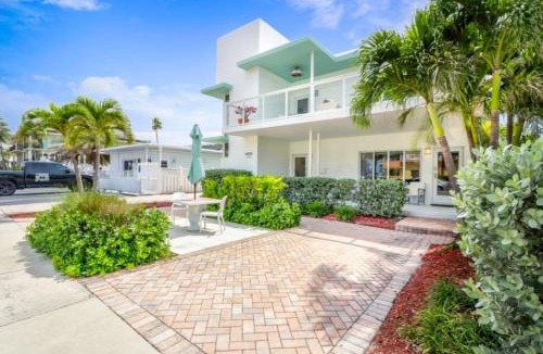 East Fort Lauderdale Hotel | Sea Spray Inn