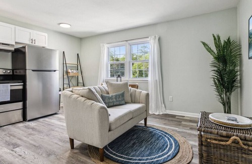 Norfolk Apartment | Seabreeze Hideaway: Premier Coastal Retreat for Working Nomads