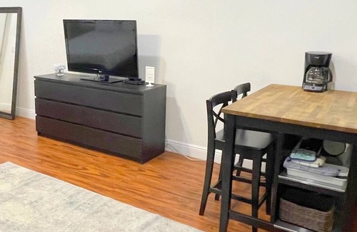 Hollywood Apartment | Seabreeze Studio #6 - 4 Guests - Steps to Beach
