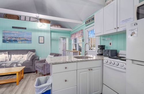 South Yarmouth Cottage | SeaGill Rest & Nest - A Peaceful Ocean Hideaway
