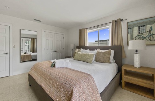Fort Lauderdale House | Seahorse Villa 2, 2br/2ba home with dipping pool
