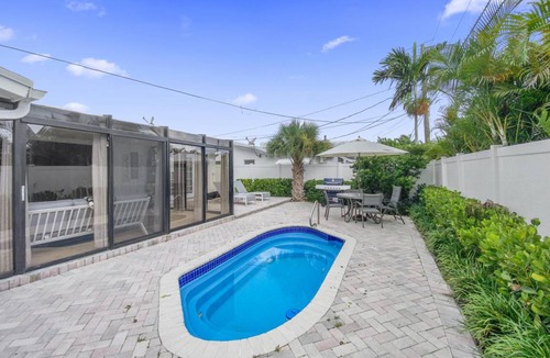 Fort Lauderdale Villa | Seahorse Villa 2, 2br/2ba home with dipping pool