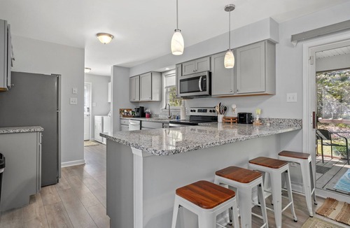 Captain's Cove House | Seahorse Cove | Renovated Coastal Retreat, Screened Porch, Resort Amenities + Pet Friendly