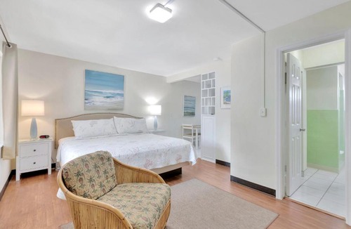 Pompano Beach Hotel | Seahorse Guesthouse