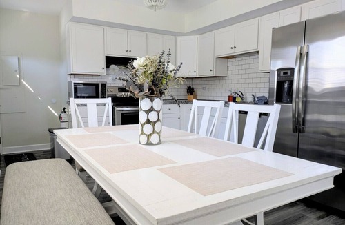 Villas House | Seahorse Ranch, King bed, Two blocks from Beach