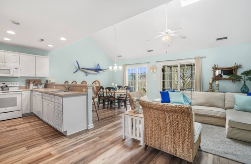 Chincoteague House | Seas the Day | Bright Duplex + Screened Porch + Community Pool + Kid Bunk Room