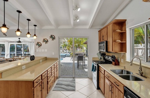 Lauderdale Isles House | Seaside Retreat. Heated Pool/BBQ. Tiki Bar