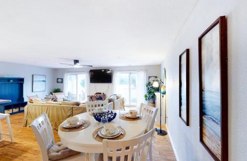 Sandbridge House | Seaside - Three's A Charm D-104