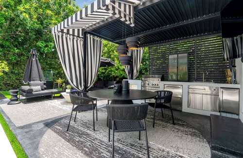 Central Corals House | Seasonal Private Oasis in Beautiful Neighborhood w/Private Pool