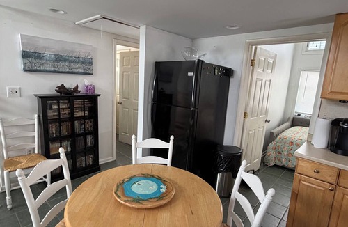 Beach Haven Apartment | Seasonal rental- pet friendly 2 bedroom apt in Beach Haven - AC & washer/dryer