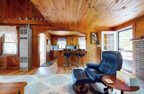The Bays Cottage | Secluded bayfront cottage with private beach, grill, & bay views
