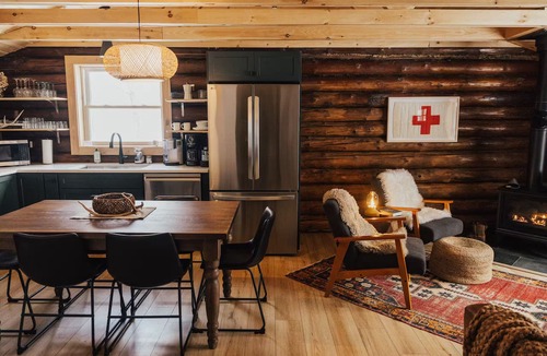 Naples Cabin | Secluded cabin New saltwater hot tub Stream