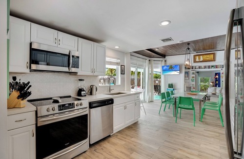 Hallandale Beach House | SECLUDED CARRABEAN PRIVATE RESORT COMPOUND 5 minutes To Ocean. Huge Pool deck.