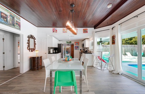 Hallandale Beach House | SECLUDED CARRABEAN PRIVATE RESORT COMPOUND 5 minutes To Ocean. Huge Pool deck.