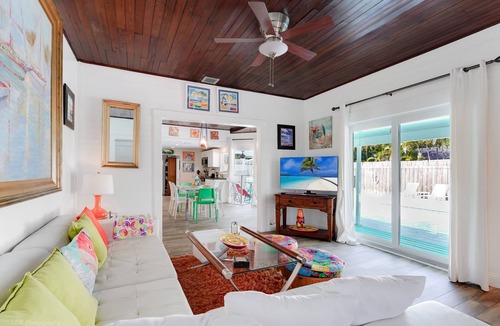 Hallandale Beach House | SECLUDED CARRABEAN PRIVATE RESORT COMPOUND 5 minutes To Ocean. Huge Pool deck.