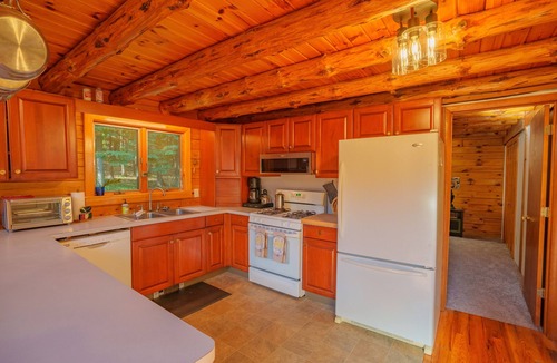 Kingston Cabin | Secluded Hudson Valley Log Cabin 🪵Sleeps 8