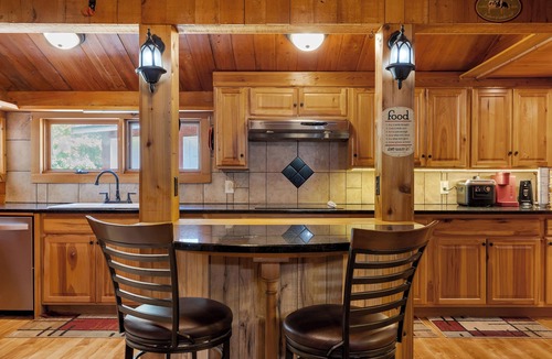 Skippers House | Secluded Nature Retreat w/Trails, Fire Pit, Ping-Pong, Foosball, Games!