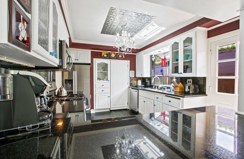 Los Angeles House | Secluded pool and spa in your private Oasis, 5 min to Beach/Lax.