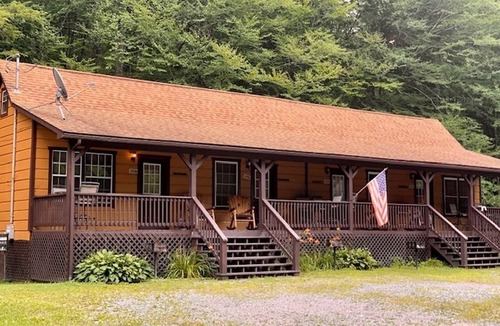 Mingo Cabin | Secluded Wooden Cabin Next to Fantastic Hiking Trails in Monterville, West Virginia