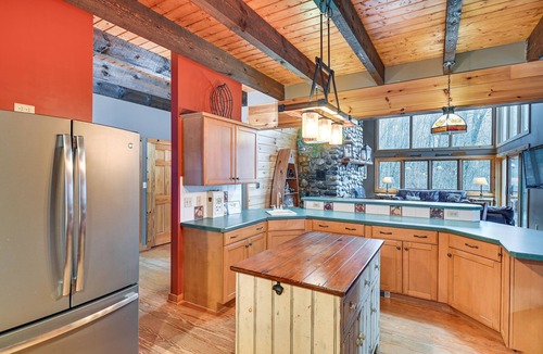 Gloversville House | Secluded Woodland Retreat | Sleeps Large Groups