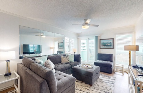 Morehead City Condo | Second-Floor Condo with Ocean & Courtyard View, Balcony, WiFi, Shared Pool