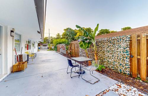 River Oaks Apartment | Second Wind Retreat