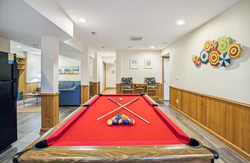 Ocean Sands House | SEMI Oceanfront! Beautiful decor, ocean vws! Noon check in! Pool, HotTub