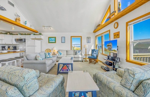 Rodanthe House | Semi-Oceanfront Dog Friendly Home w Newly Remodeled Kitchen, Grill, Beach Nearby