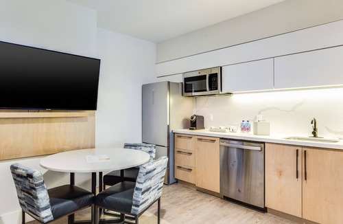 Ojus Hotel | SERENA Hotel Aventura Miami, Tapestry Collection by Hilton