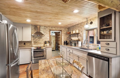 Condon Cabin | Serene 2-bedroom cabin in charming Montana perfect for relaxing stays