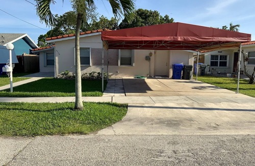 North Central Hollywood Condo | Serene 3/2 home in tranquil Hollywood close to I95, Ft Lauderdale Air & Beach.