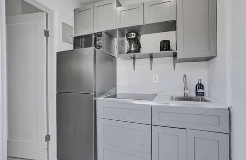 Ives Estates Bed & Breakfast | Serene Suite Near Aventura