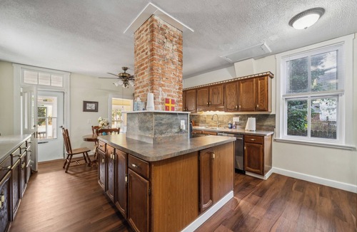 Onancock House | Serenity Manor 1BR Private Historic Home First Flr - Holiday Home