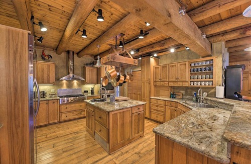 Lewisburg House | 'Serenity on the River' Luxe Lewisburg Cabin!