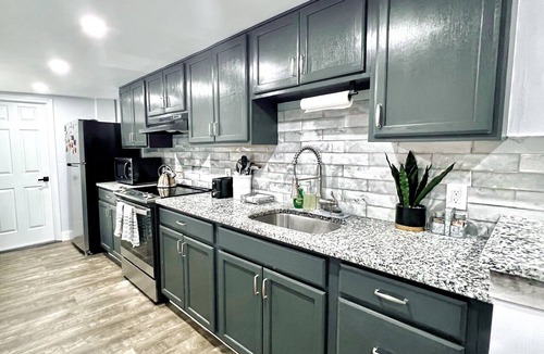 Central-Maverick Square - Paris Street Apartment | Serenity Suite Homes 2BD/1BA near Logan Intl/Metro