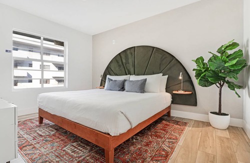 Bayshore Hotel | Sextant The Carmela One Block From Beach 2 Bed 2 Bath