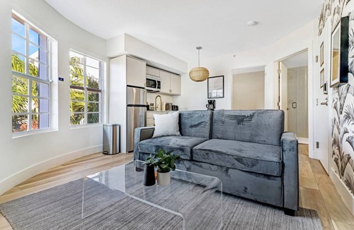 Bayshore Hotel | Sextant The Carmela One Block From Beach 1 Bed 1 Bath