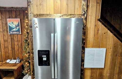 Edray House | Shamrock 73 - 2br/2ba - Pet Friendly - Fully Renovated!