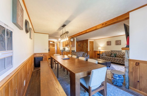 Edray House | Shamrock condo courtyard area features a bike wash rack, pickleball/tennis court, basketball court, covered pavilion, grills, firepit and playground! Inside the condo there is space for everyone! Ample parking and easy access to walking path.