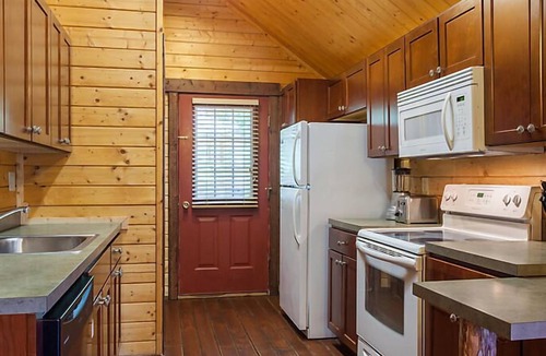 Gordonsville Resort | Shenandoah Crossing Resort with acres of wilderness