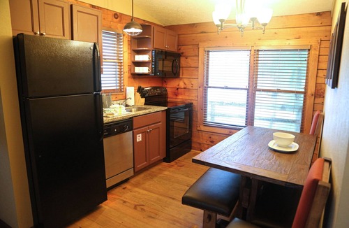 Gordonsville Cabin | Shenandoah Crossing, Gordonsville, Virginia, 2 Bedroom Resort Cabin