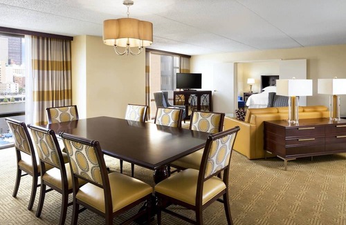 South Shore Hotel | Sheraton Pittsburgh Hotel at Station Square