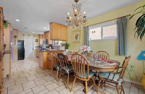 Sherman Oaks House | Sherman Oaks 4BR Pool Home | Yard & Grill | C&C