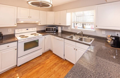Northeast Virginia Beach Condo | Shore Breakaway Condo - Monthly Rental - Chic's Beach
