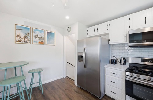 Town Bank House | Shore Retreat: 5 Bd home with alfresco living, hot tub, firepit, BBQ and games