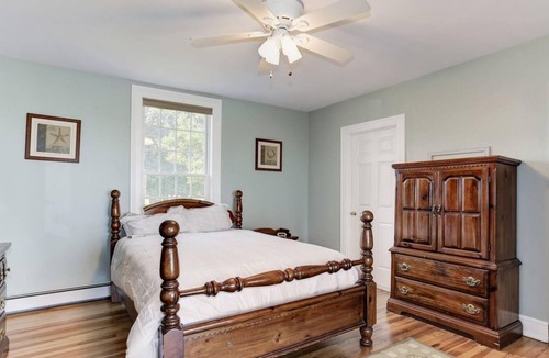 Cambridge House | Short drive to Downtown Cambridge | Sleeps 22 | Pool | Private Dock | Kayaks | P
