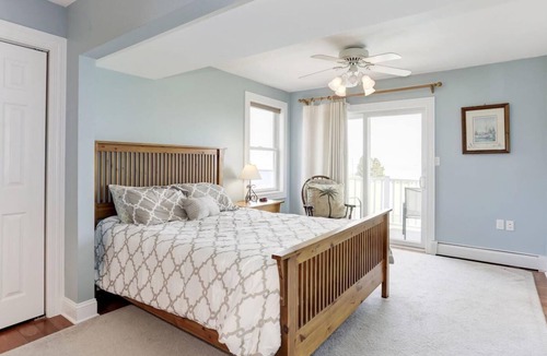 Cambridge House | Short drive to Downtown Cambridge | Sleeps 22 | Pool | Private Dock | Kayaks | P